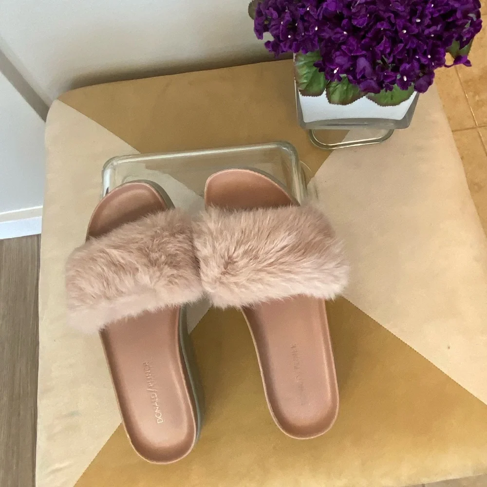 Donald J Pliner Slides:8M, dusty pink,grey ridgid sole. Excellent Used Condition